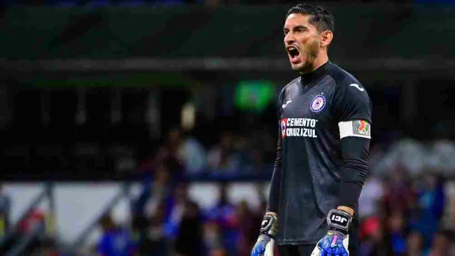 José de Jesús Corona jugando con Cruz Azul