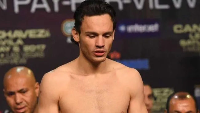 Julio César Chávez Jr. en un pesaje