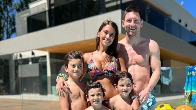 Lionel Messi y su familia en sus vacaciones