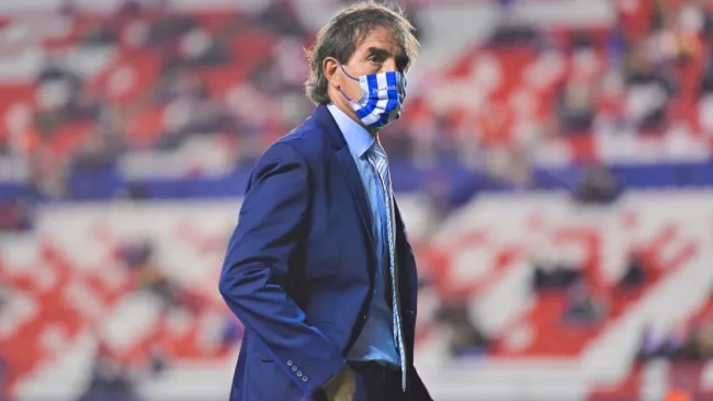 Guillermo Almada en un partido de los Tuzos de Pachuca