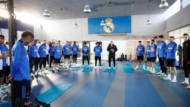 Minuto de silencio por Paco Gebto en el entrenamiento del Real Madrid