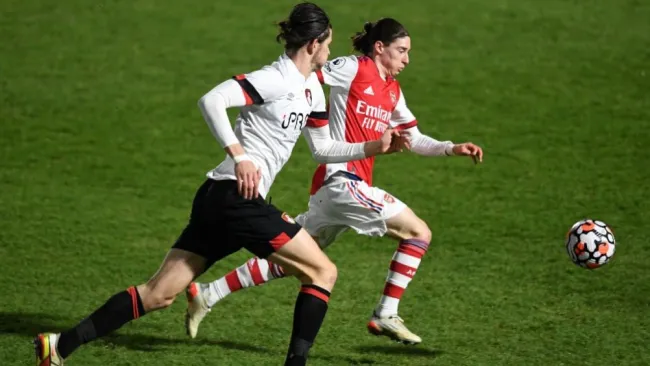 Marcelo Flores en acción con Arsenal