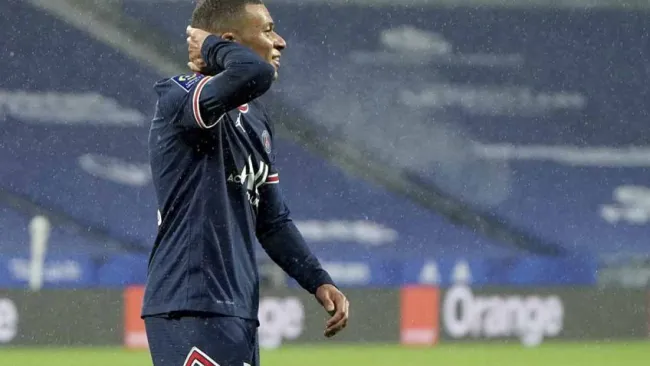 Kylian Mbappé lesionado a un mes de enfrentar al Real Madrid