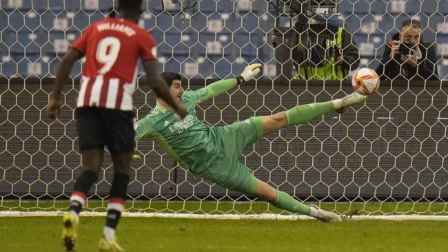 Courtois atajó un penal en la final de la Supercopa de España