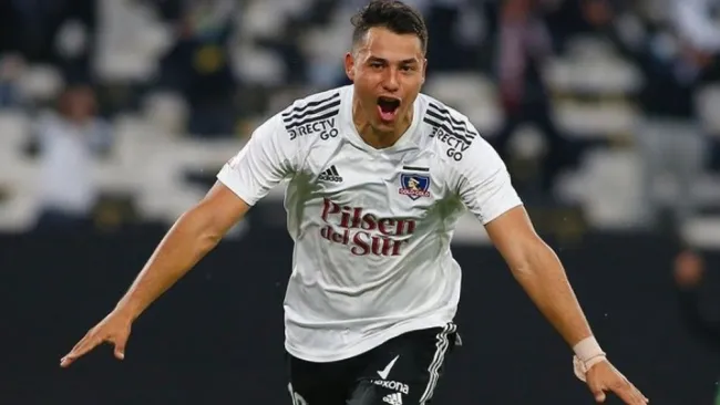Iván Morales celebra con el Colo-Colo