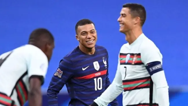 Mbappé en un partido vs CR7