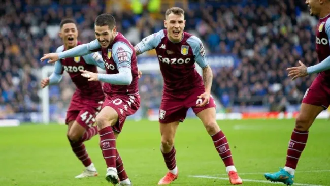 Jugadores del Aston Villa celebrando un gol