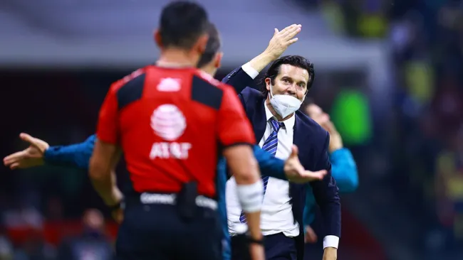 Solari 'explota' contra el árbitro