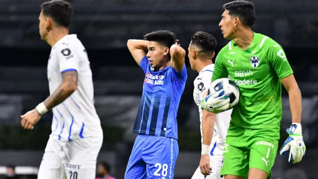 Pol Fernández reacciona durante partido