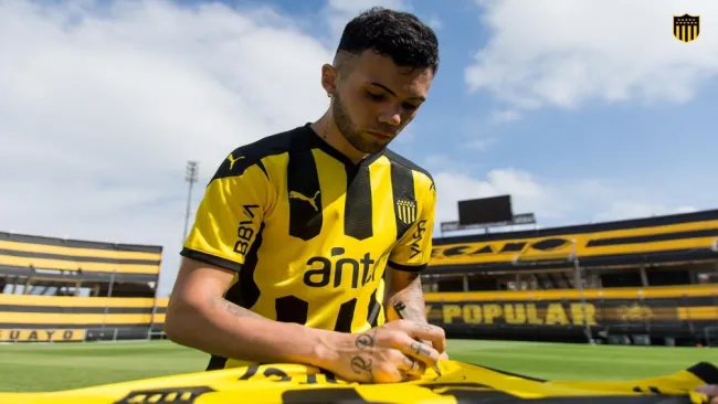 Nicolás Schiappacasse con Peñarol