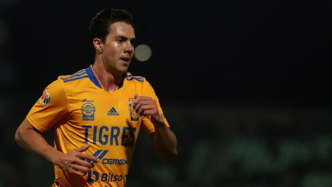 Sebastián Córdova durante un partido con Tigres