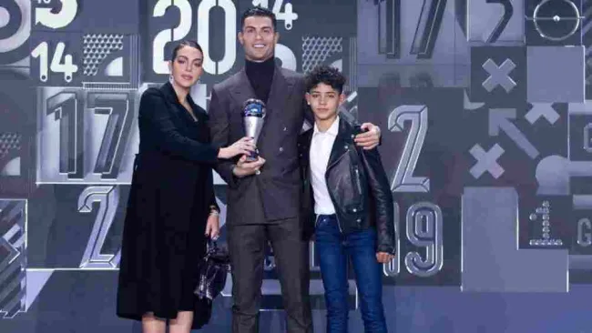 Cristiano Ronaldo, Georgina y Cristiano Jr. en la entrega de los premios The Best