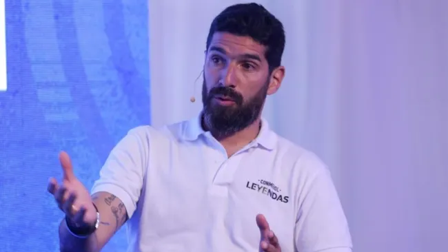 Sebastián Abreu en una conferencia