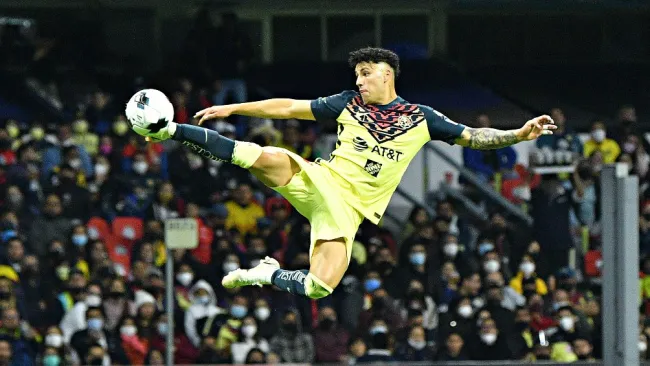 Jorge Sánchez en acción con América 