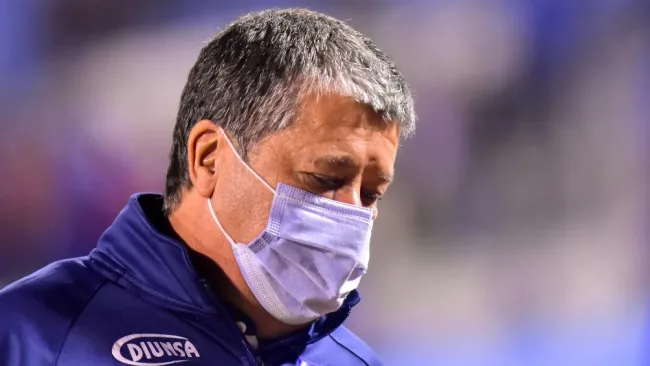 Bolillo Gómez dirigiendo a la Selección de Honduras