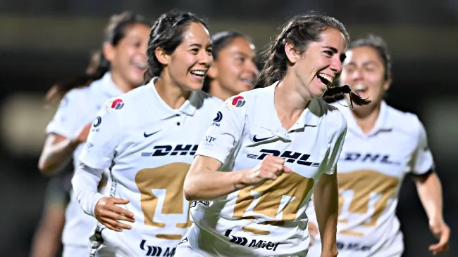 Jugadoras de Pumas celebrando gol ante Santos en la Liga MX Femenil