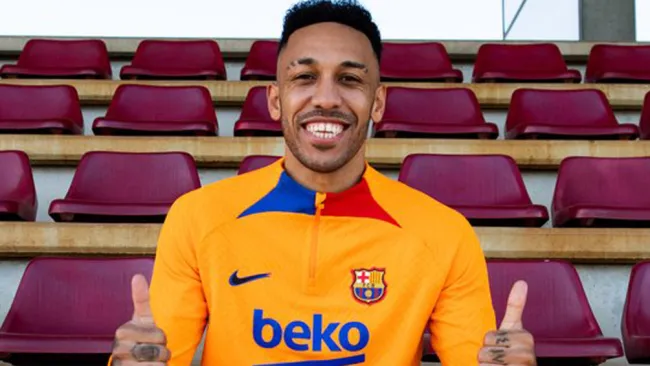 Aubameyang, presentado con el Barcelona