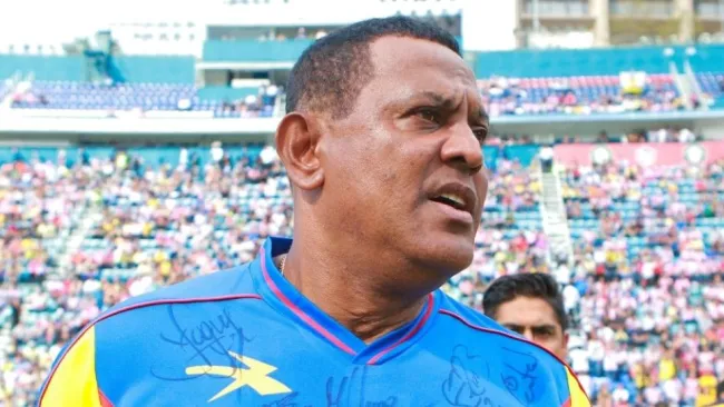 Antonio Carlos Santos en un partido de leyendas