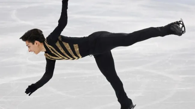 Donovan Carrillo en acción 