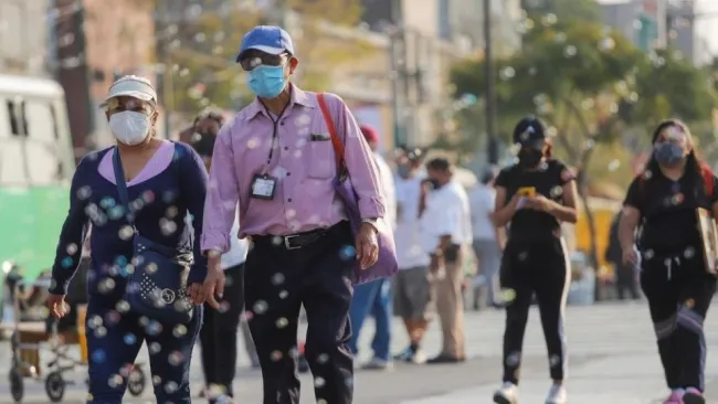 Personas caminando por el Centro Histórico