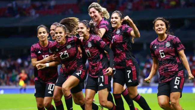 Jugadoras de la Selección Mexicana Femenil celebrando gol 