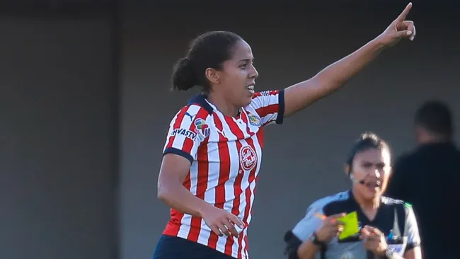 Casandra Montero celebra con Chivas