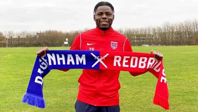 Yoan Zouma, jugador del Dagenham & Redbridge de la quinta división inglesa