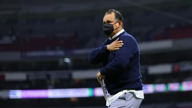 Reynoso durante el partido contra Necaxa