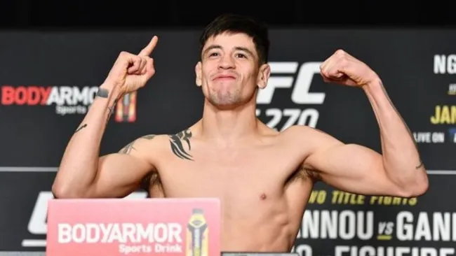 Brandon Moreno en el pesaje de su pelea