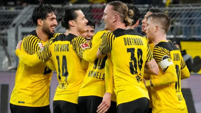 Dortmund festeja gol vs Monchengladbach