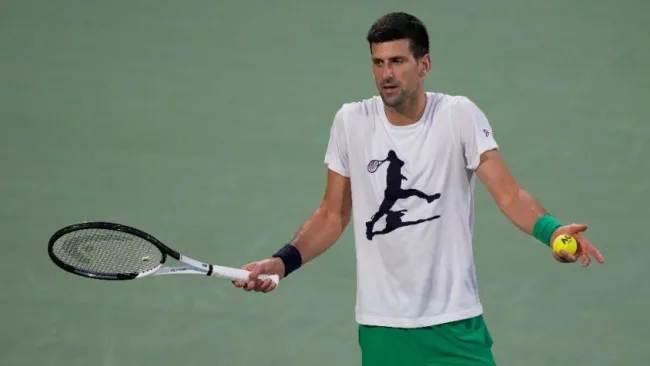 Novak en práctica previa al torneo de Dubai