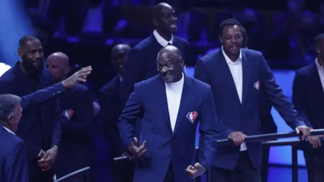 Michael Jordan durante la ceremonia