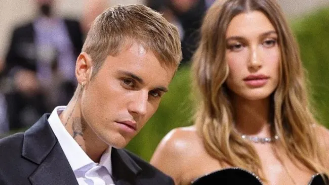 Justin Bieber junto a su esposa