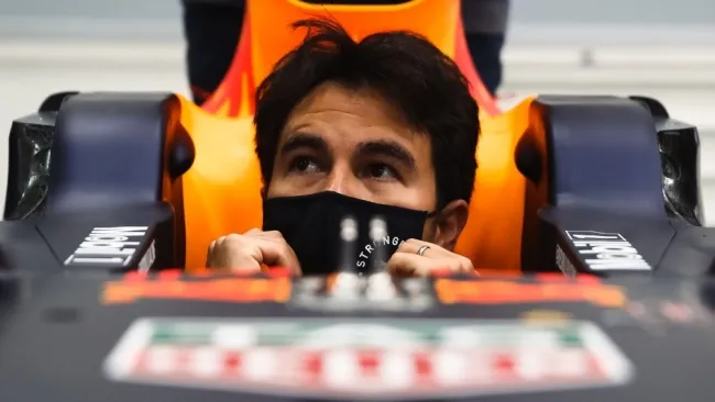 Checo Pérez en su monoplaza