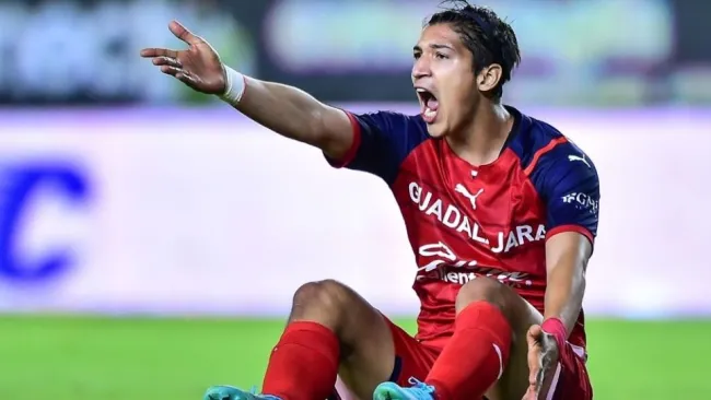 Ángel Zaldívar reclamando