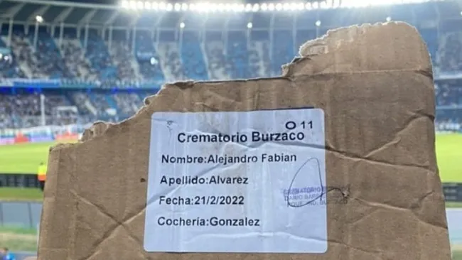 Caja de la cenizas aventadas en el Racing vs Argentinos Jrs