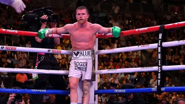 Canelo Álvarez durante una pelea