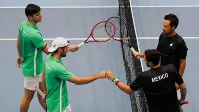 Tenistas mexicanos tras un partido