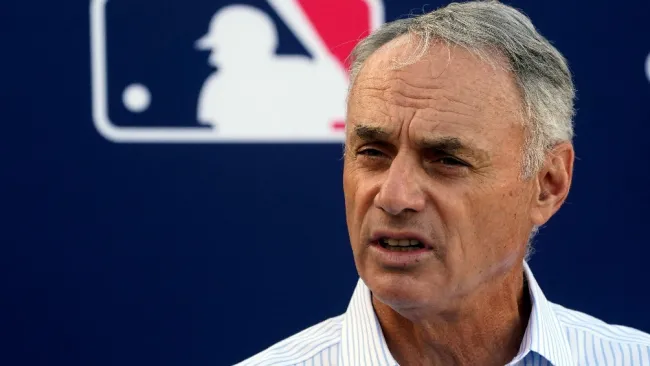 El comisionado de la MLB Rob Manfred durante rueda de prensa