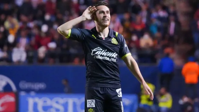 Jesús Angulo en celebración con Chivas