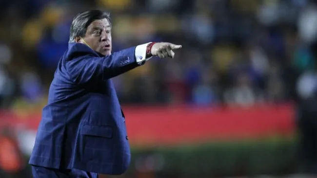 Miguel Herrera dirigiendo a Tigres
