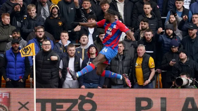 Raúl Jiménez: Wolverhampton hiló tres derrotas consecutivas al caer ante Crystal Palace
