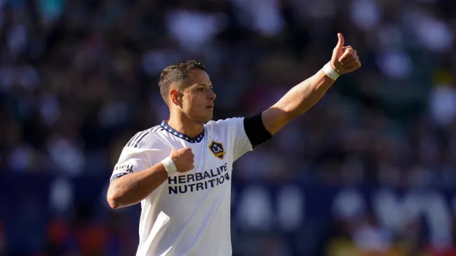Javier Hernández durante un partido con LA Galaxy