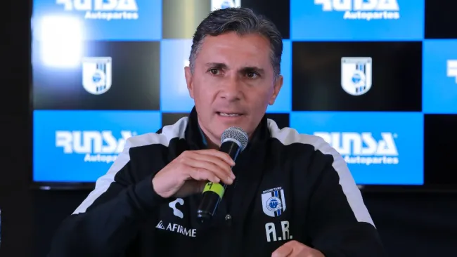 Adolfo Ríos en conferencia de prensa