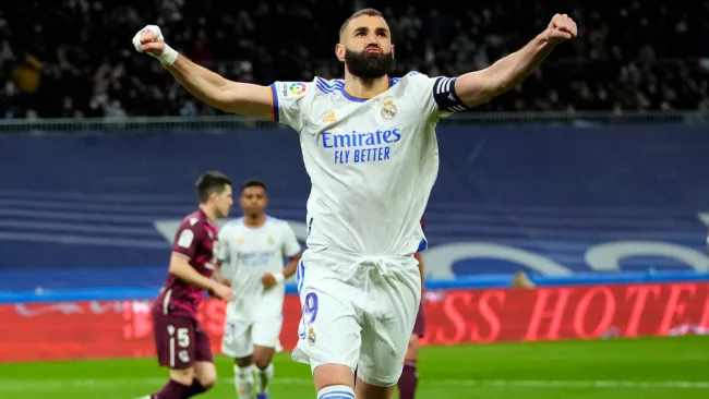 Karim Benzema festeja un gol con el Real Madrid 