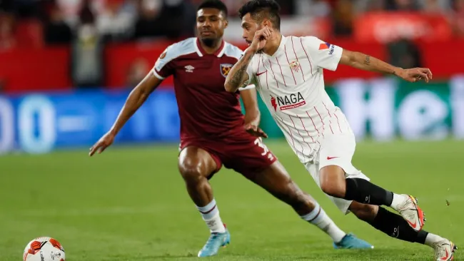 'Tecatito' Corona en acción frente al West Ham