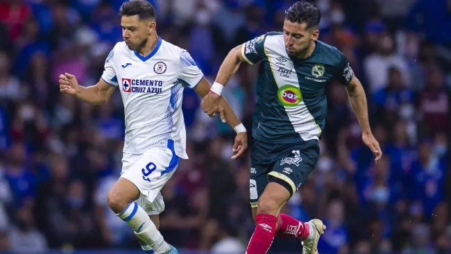 Cruz Azul vs Puebla en el Estadio Azteca durante partido de Liga MX