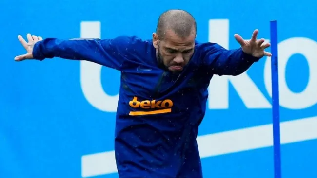 Dani Alves entrenando con el Barcelona