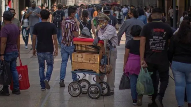 Personas en las calles de la CDMX