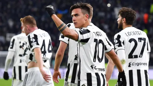 Paulo Dybala en festejo con la Juventus